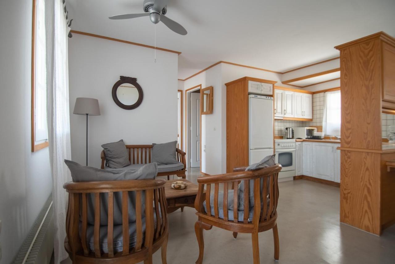 Lotos Beach Home Kini Exterior foto